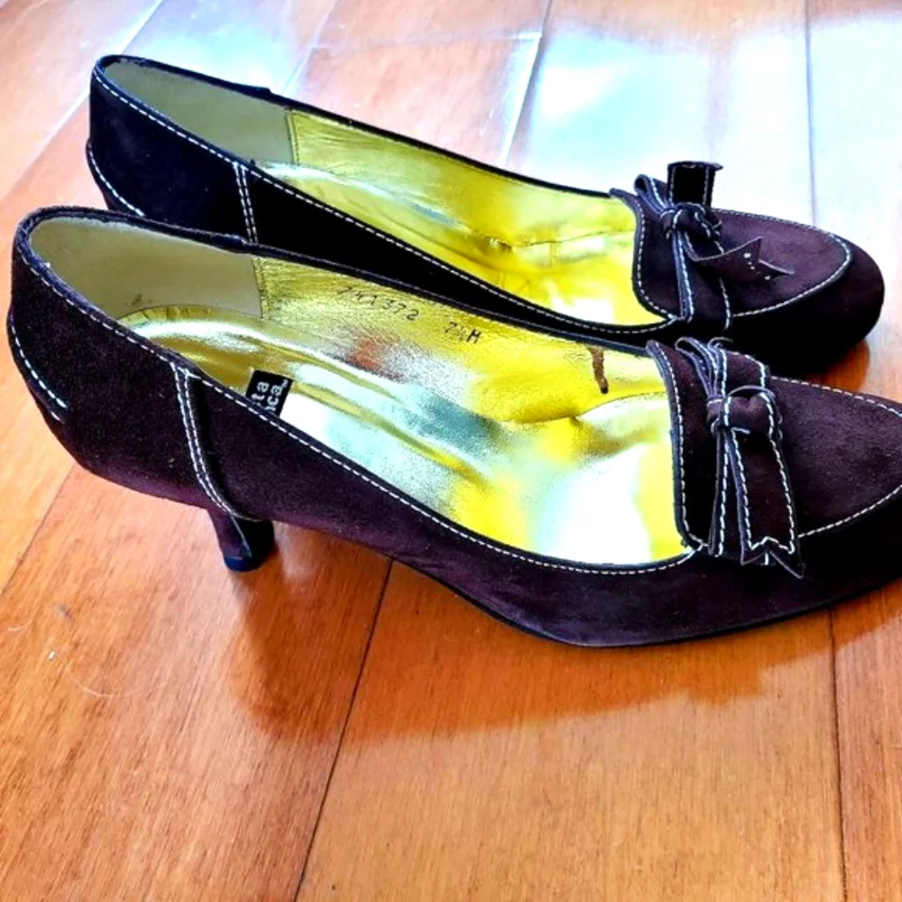 Spanish Suede Bow Pumps, 7.5